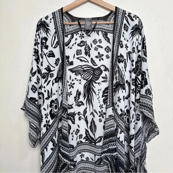 Vince Camuto Womens OS Kimono Shrug Tassel Topper Shawl Wrap Black White - Picture 6 of 14